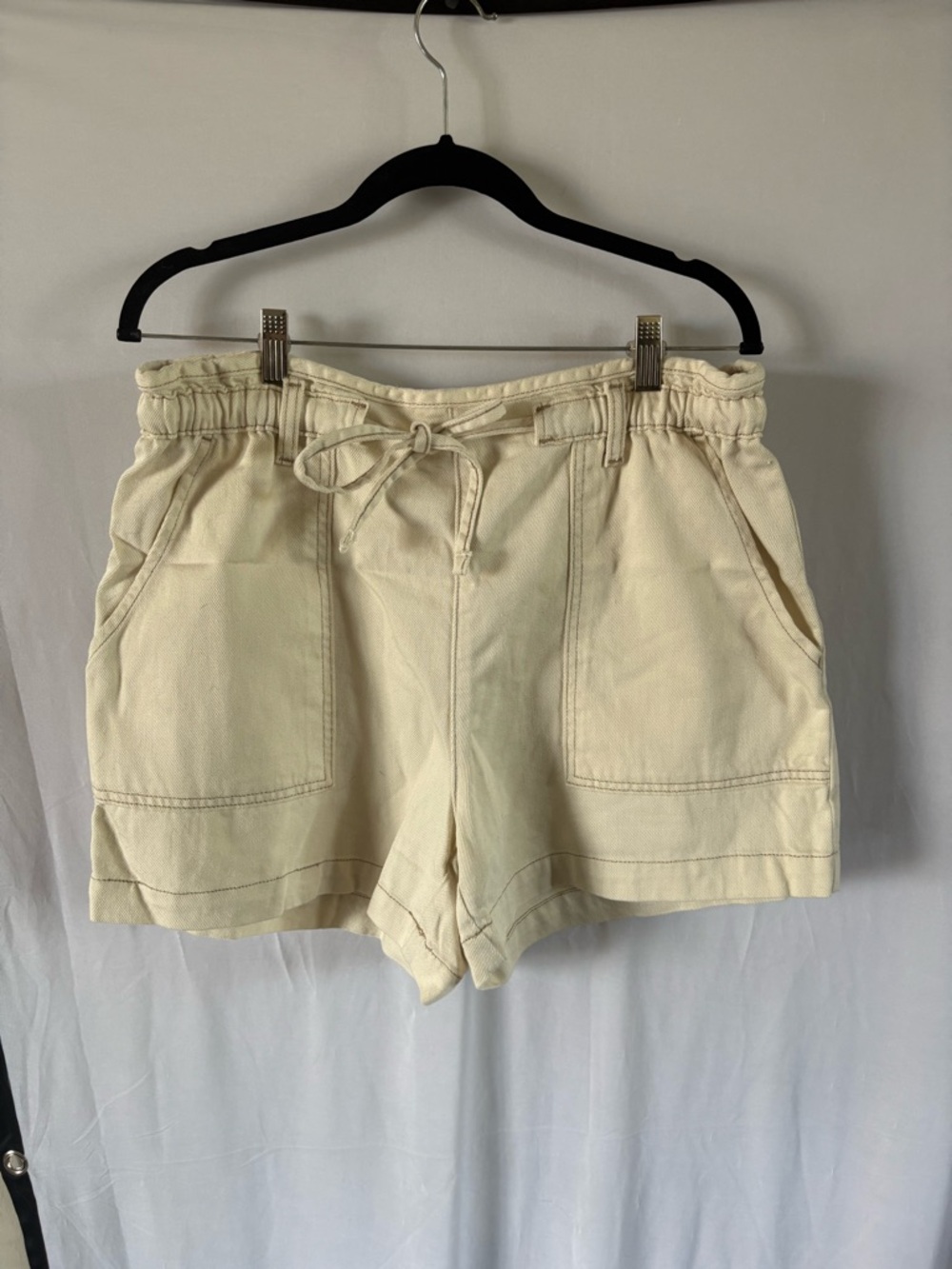 Time and Tru Cream Elastic Waist Utility Shorts